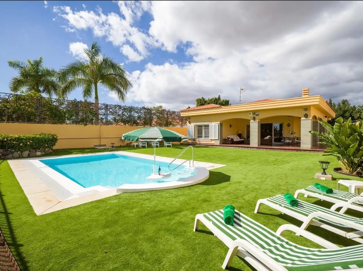 Casa amb piscina en venda a Calle touroperador maktatala 12