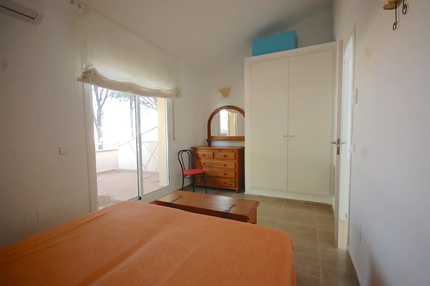 Habitación de Casa adosada en venta en L'Escala con Aire acondicionado, Calefacción y Jardín privado