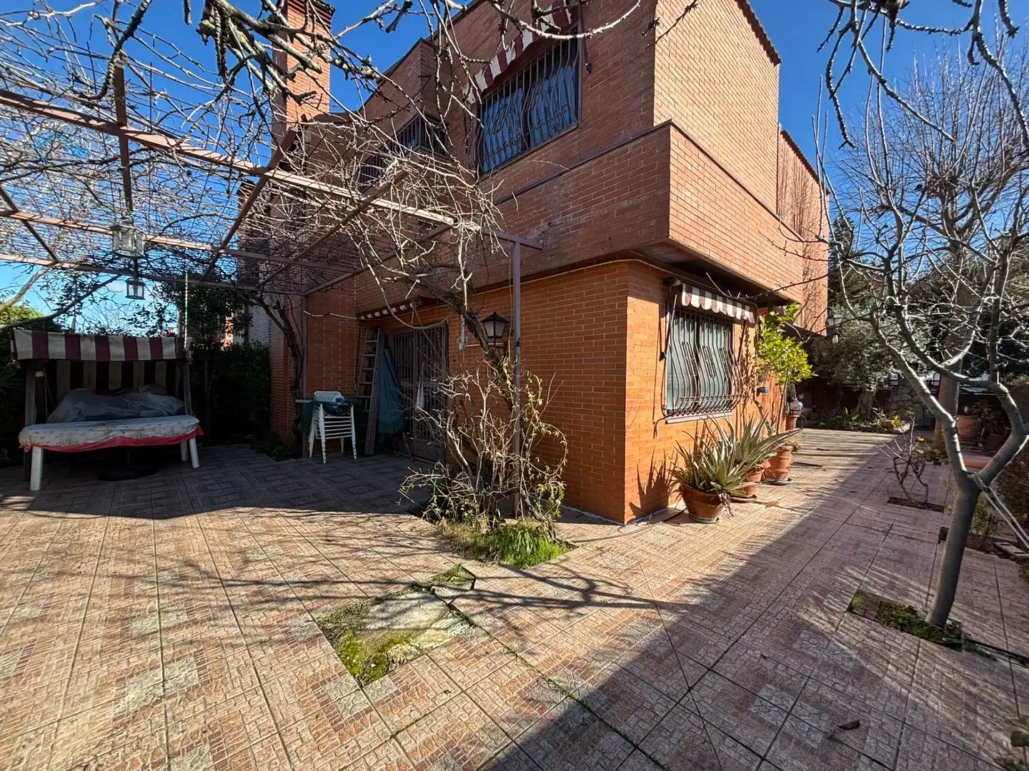 Vista exterior de Casa adosada en venda en Rivas-Vaciamadrid amb Calefacció, Jardí privat i Parquet