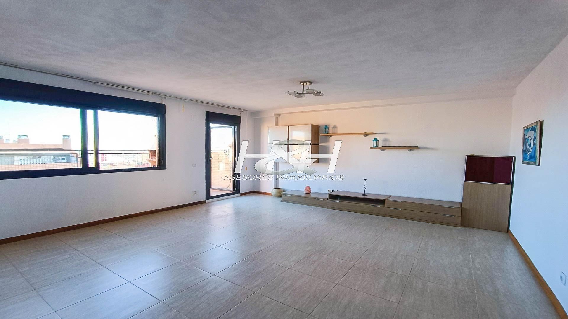 Sala de estar de Ático en venta en Picassent con Aire acondicionado, Calefacción y Terraza