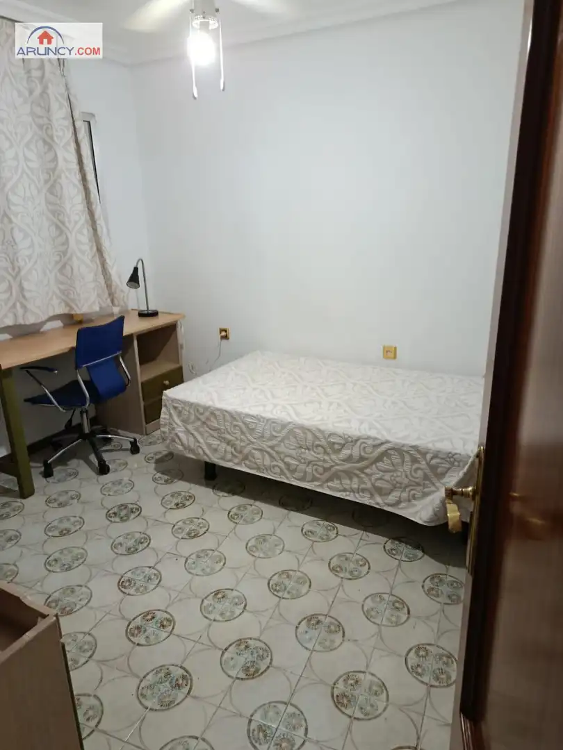 Schlafzimmer von Wohnung zur Miete in Sevilla mit Klimaanlage, Heizung und Möbliert