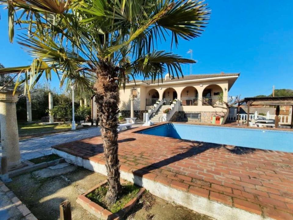 Vista exterior de Casa o xalet en venda en Escalona amb Aire condicionat, Calefacció i Jardí privat