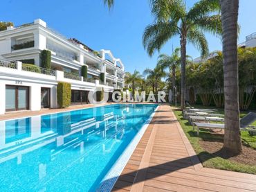 Apartament amb balcó en venda a Estepona Pueblo