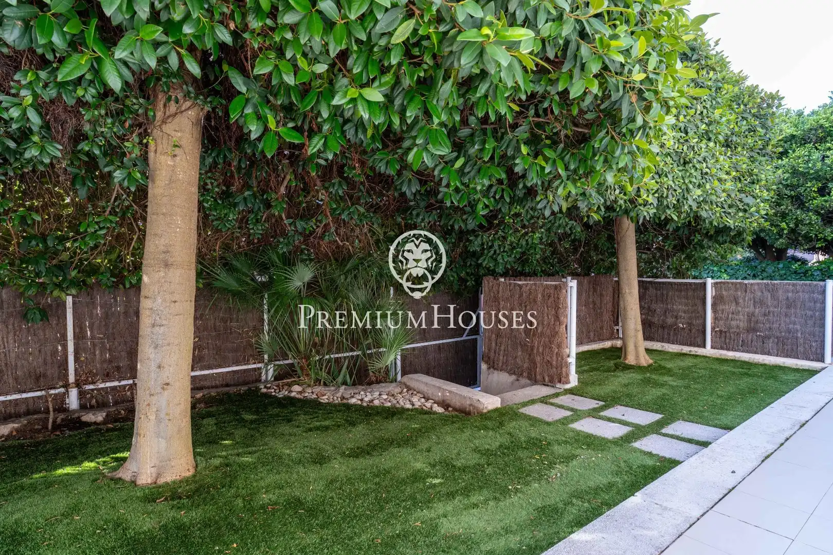 Garden of Ground floor for sale in Sitges  with Air Conditioner, Heating and Private garden