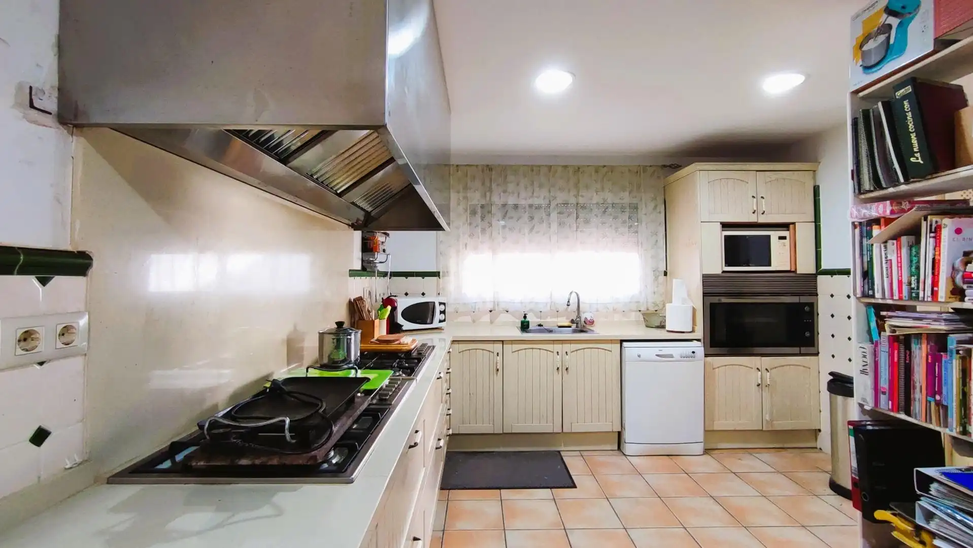 Cocina de Casa o chalet en venta en Gandia con Aire acondicionado, Calefacción y Jardín privado