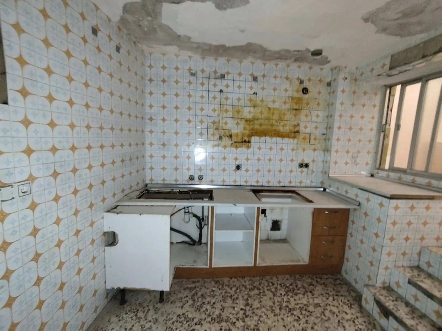 Küche von Einfamilien-Reihenhaus zum Verkauf in Mula