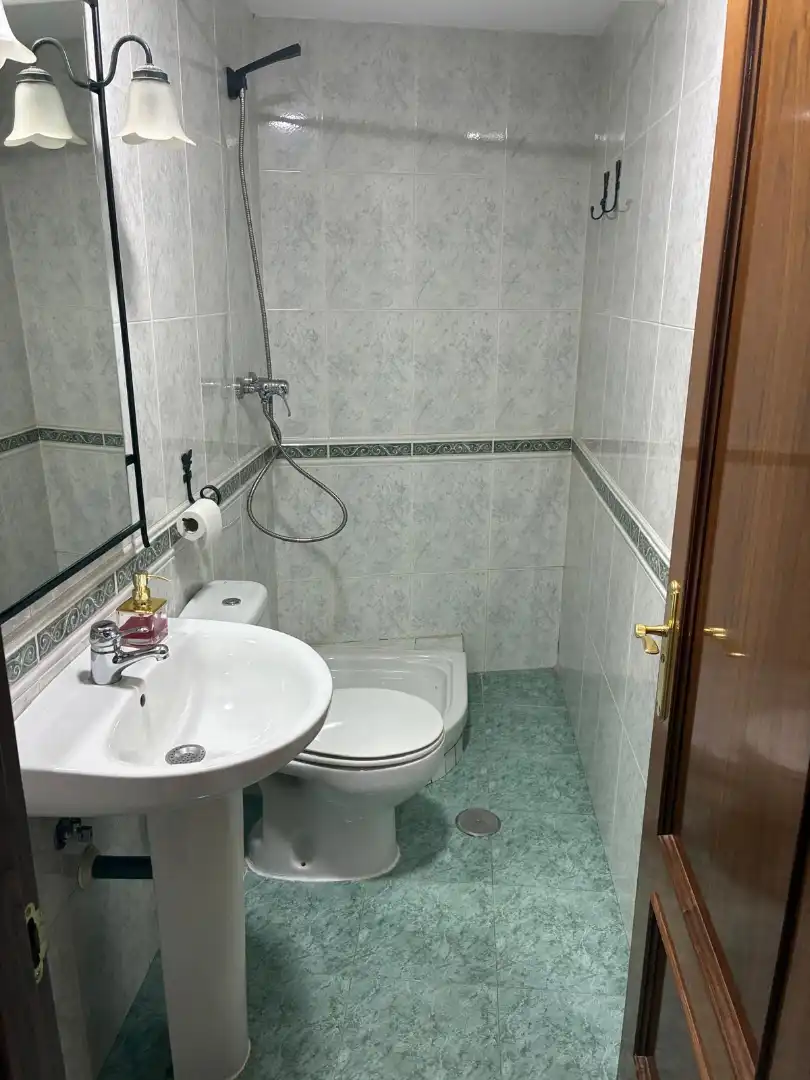 Badezimmer von Maisonette zum Verkauf in Velilla de San Antonio mit Klimaanlage, Heizung und Terrasse