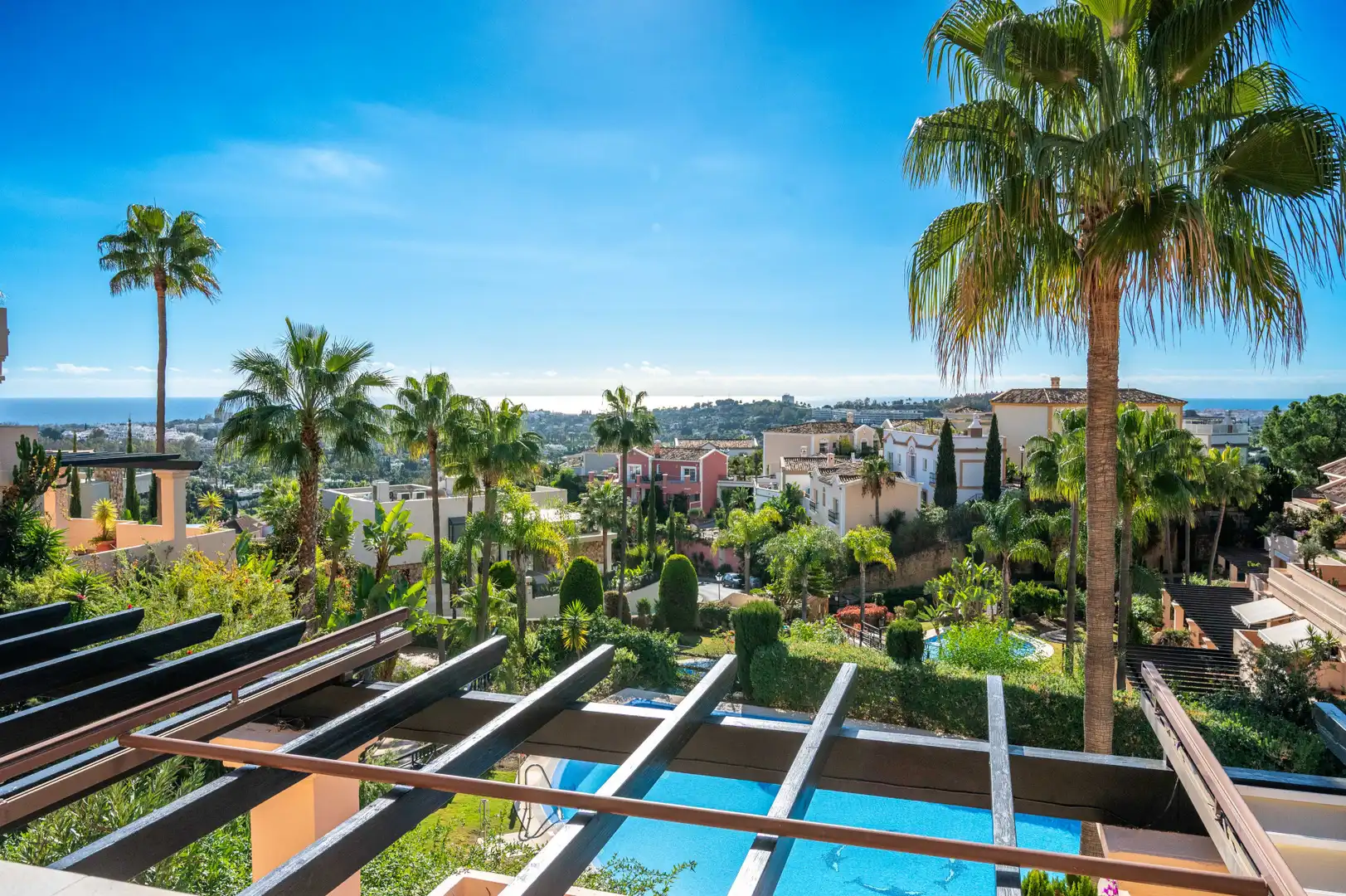 Vista exterior de Apartament en venda en Marbella amb Aire condicionat, Terrassa i Piscina