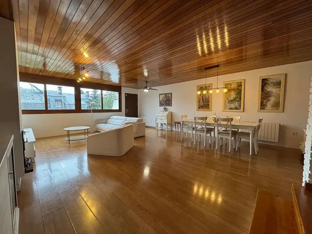Comedor de Casa adosada en venta en El Escorial con Calefacción, Jardín privado y Parquet