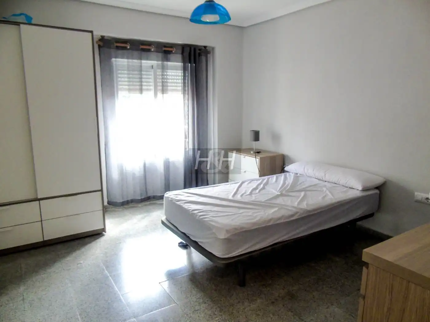 Bedroom of Flat for rent in Burjassot  with Balcony