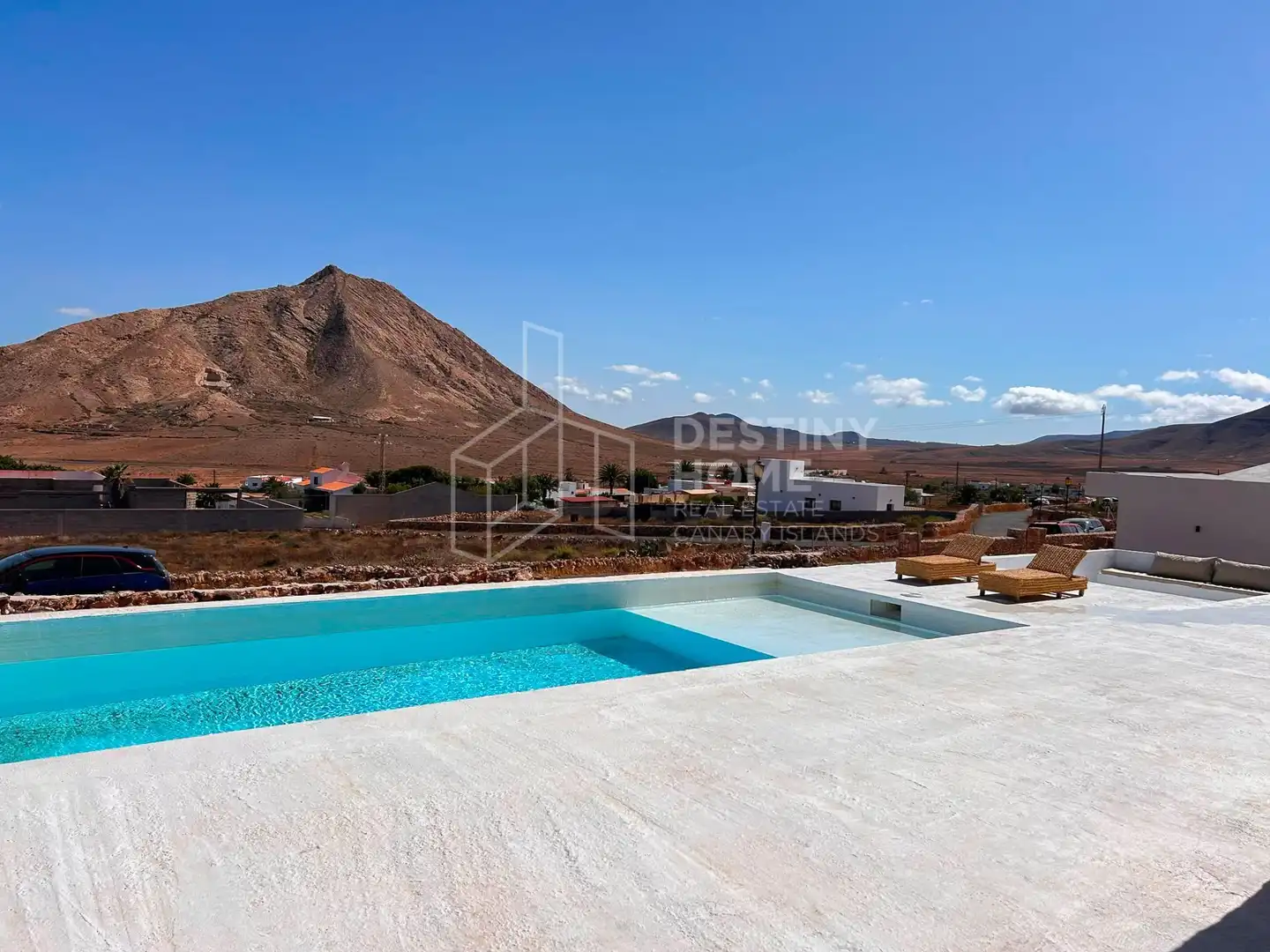Vista exterior de Casa o chalet en venta en La Oliva con Jardín privado, Terraza y Piscina