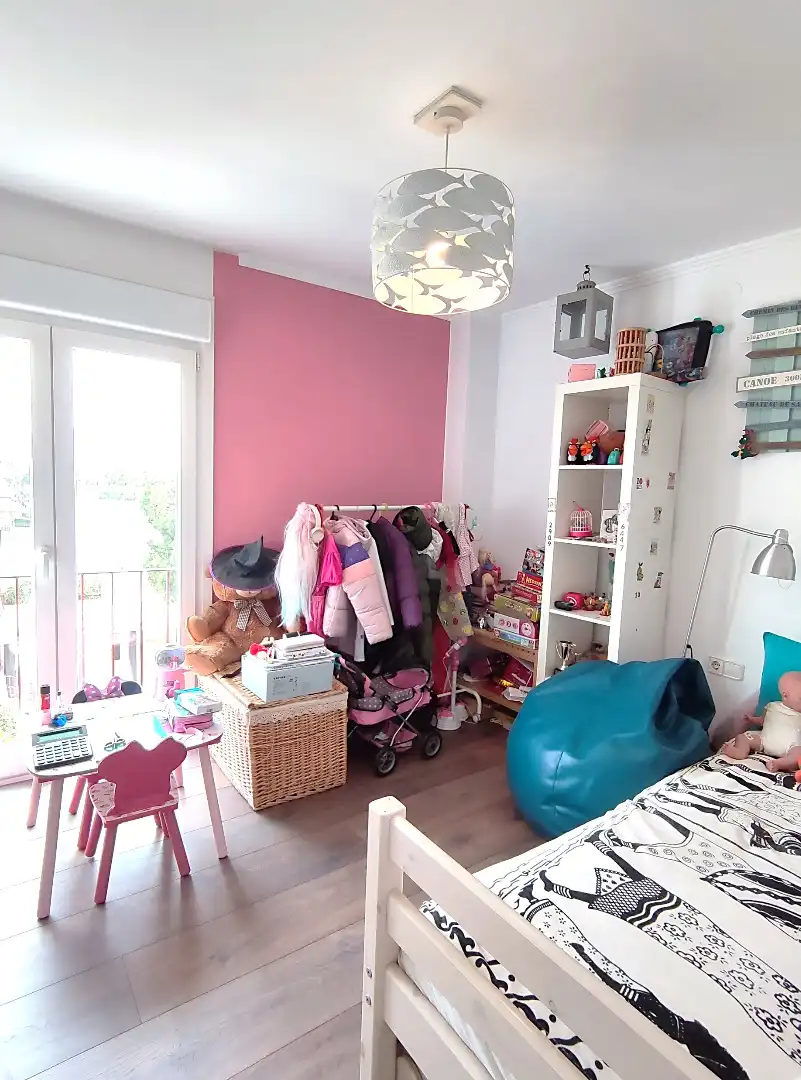 Schlafzimmer von Dachboden zum Verkauf in Sant Andreu de Llavaneres mit Klimaanlage, Heizung und Parkett