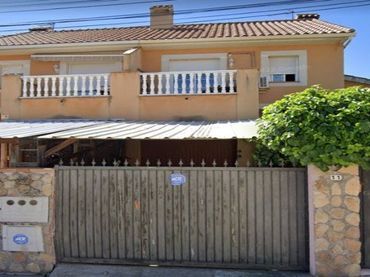 Casa bifamiliare in vendita a calle Jardines