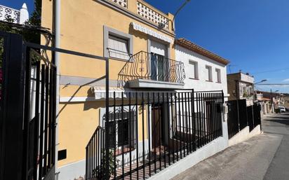 Vista exterior de Casa o xalet en venda en Turís amb Aire condicionat, Terrassa i Traster