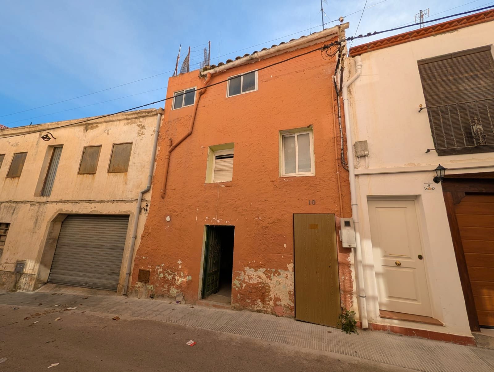 Vista exterior de Casa adosada en venta en Llorenç del Penedès