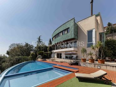 Casa con piscina en venta en Ciutat Diagonal
