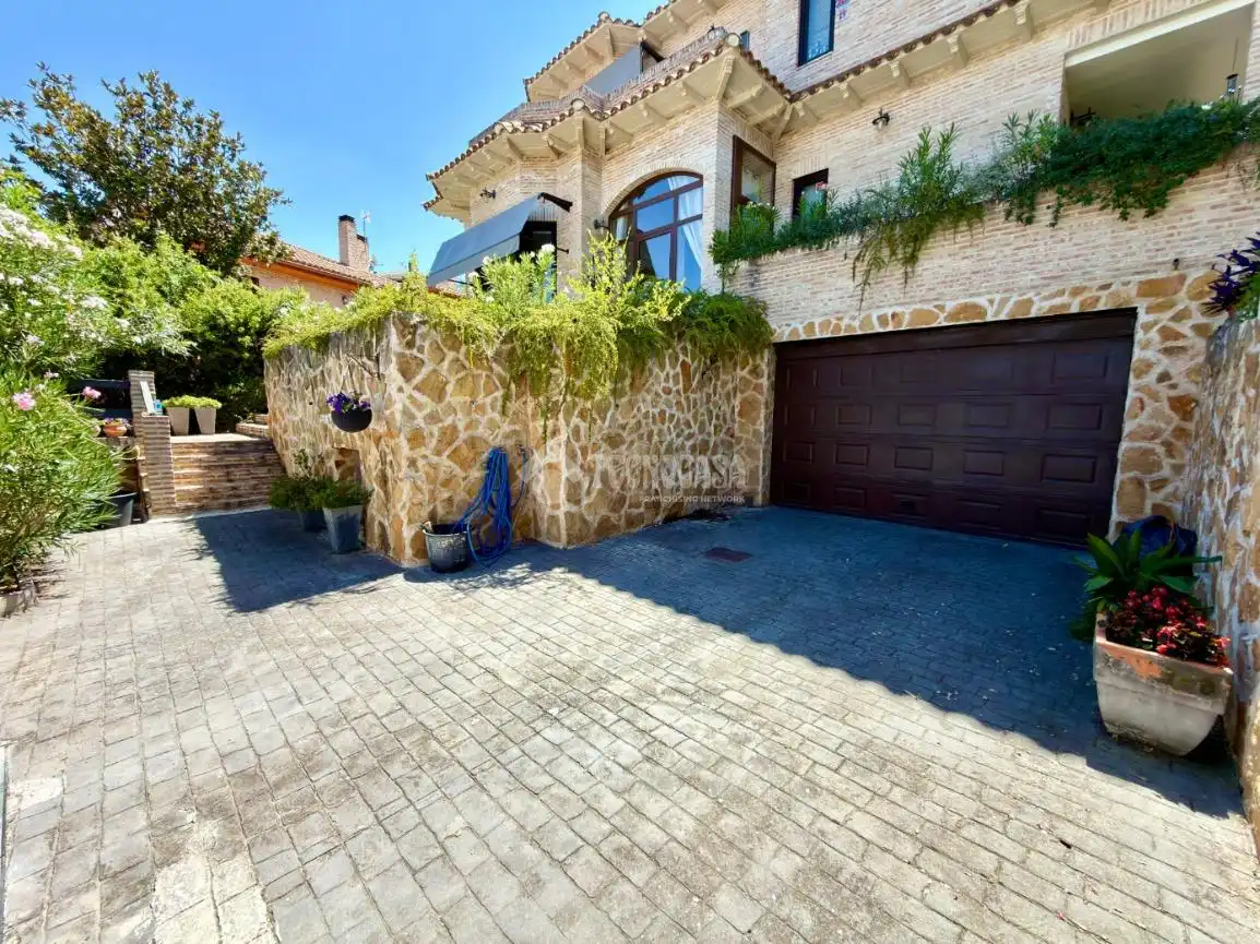 Vista exterior de Casa o xalet en venda en Valdeaveruelo amb Aire condicionat, Calefacció i Terrassa