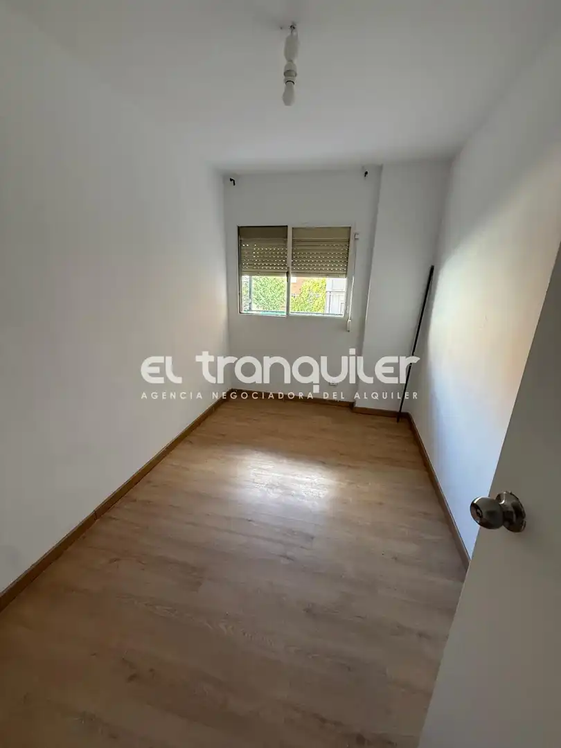 Schlafzimmer von Wohnung zur Miete in Madrid mit Terrasse und Waschmaschine