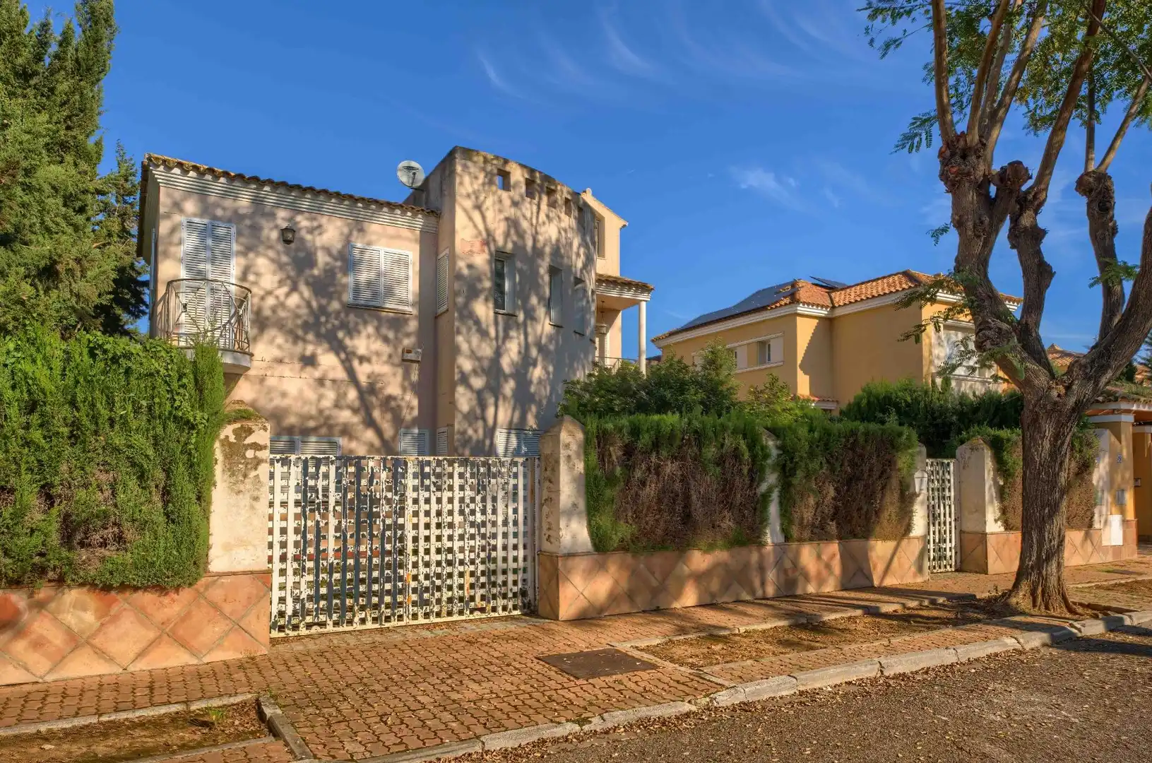 Vista exterior de Casa o chalet en venta en Bormujos con Aire acondicionado, Calefacción y Jardín privado