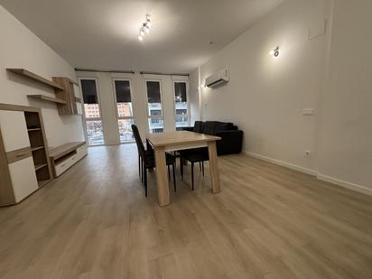 Living room of Study to rent in  Madrid Capital  with Air Conditioner, Furnished and Community pool