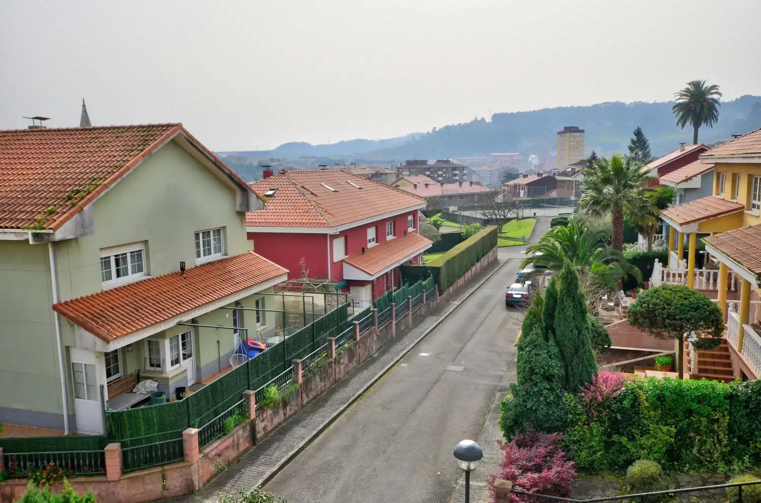 Vista exterior de Casa o chalet en venta en Avilés con Calefacción, Terraza y Trastero