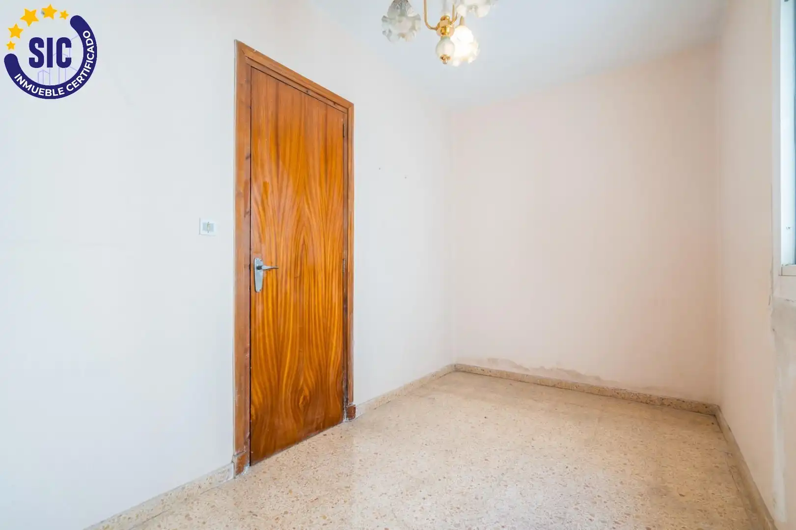 Wohnung zum Verkauf in Xirivella mit Balkon