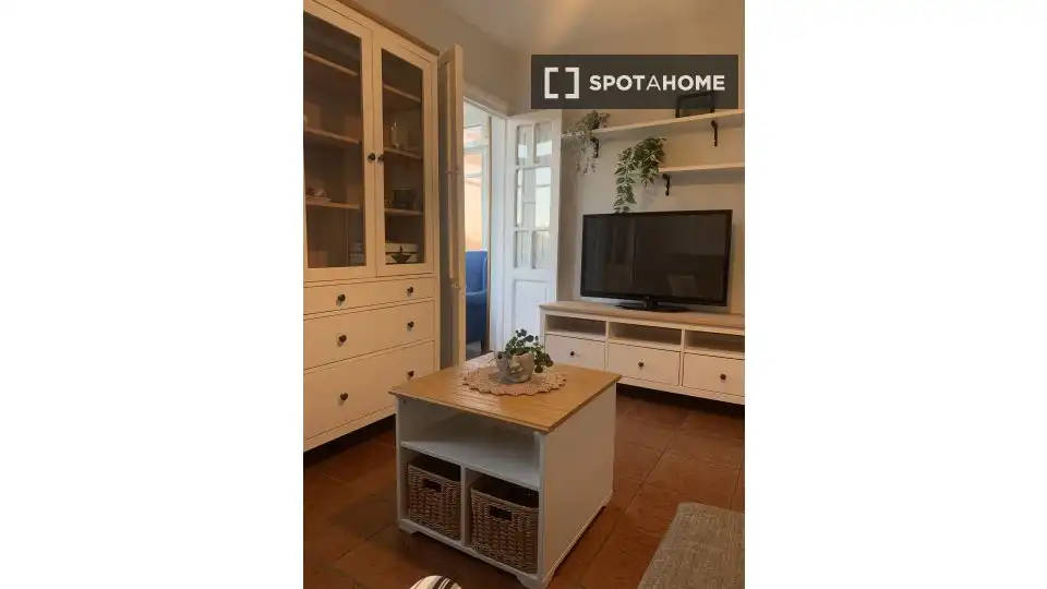 Sala de estar de Apartamento para compartir en Comillas (Cantabria) con Aire acondicionado, Terraza y Amueblado