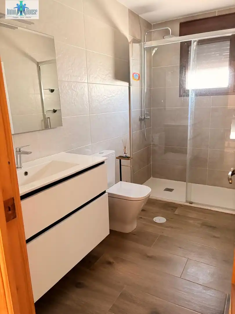 Bany de Casa o xalet en venda en Albacete amb Aire condicionat, Calefacció i Jardí privat