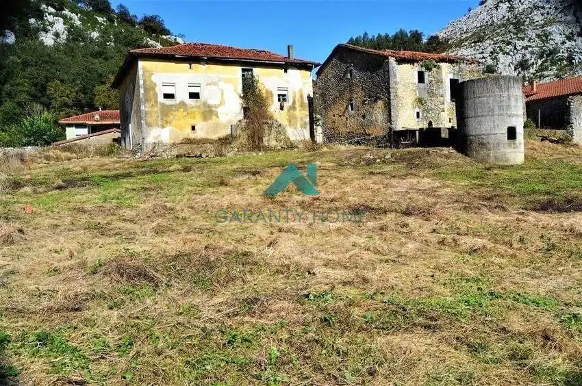 Casa rústica amb terrassa en venda a Voto