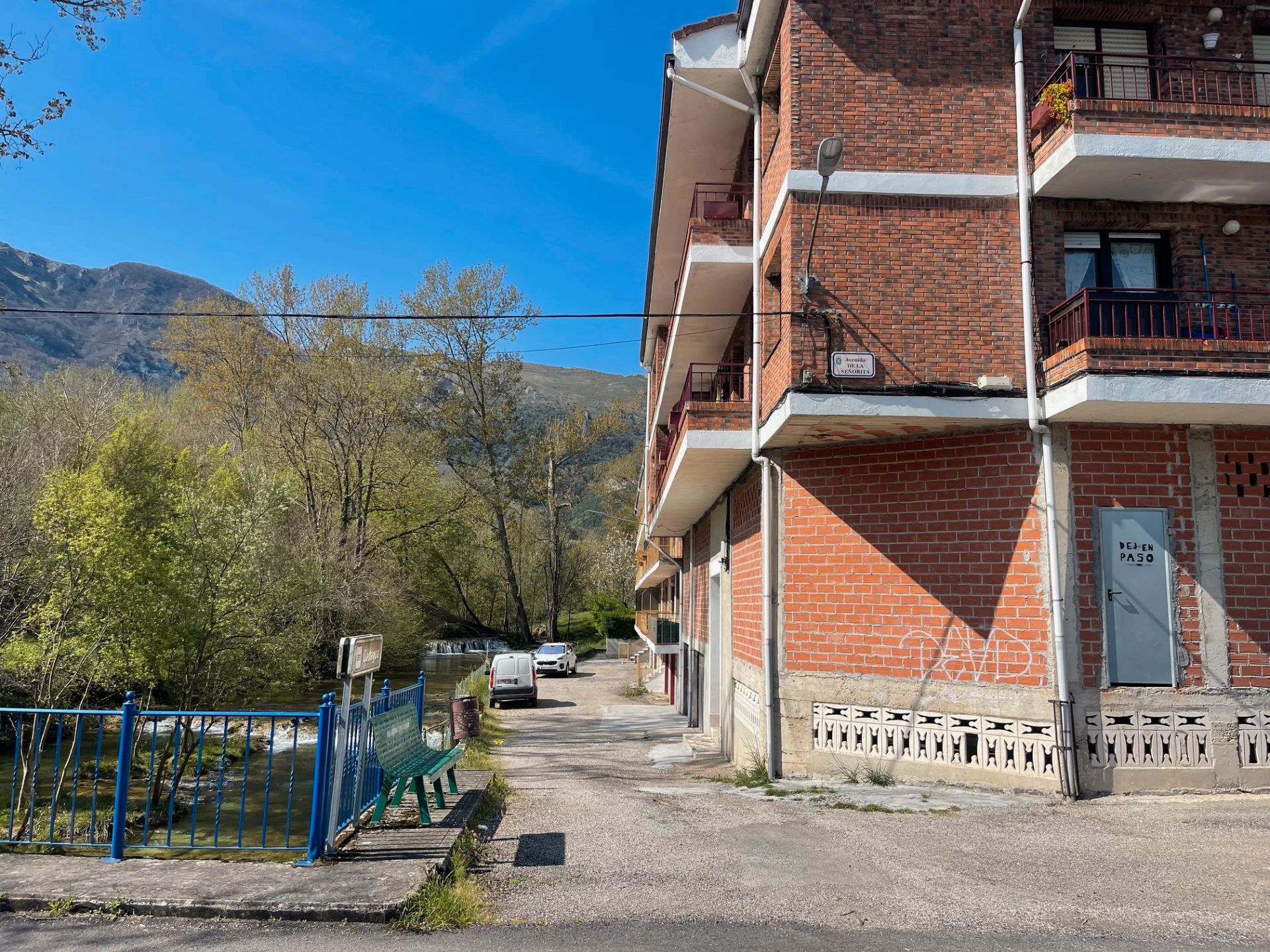 Außenansicht von Wohnung zum verkauf in Valle de Mena mit Terrasse