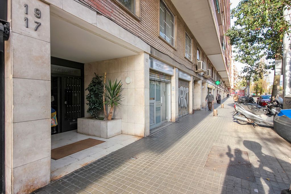 Vista exterior de Oficina en venda en  Barcelona Capital