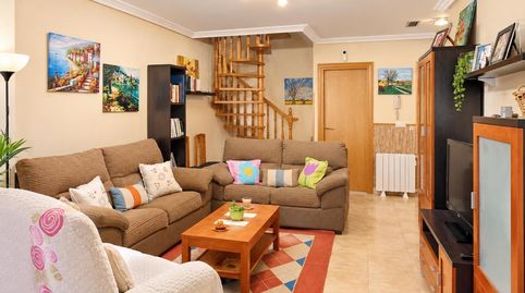 PRECIOSA VIVIENDA UNIFAMILIAR SEMINUEVA EN TAUSTE!