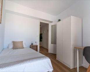 Dormitori de Apartament per a compartir en  Valencia Capital amb Balcó