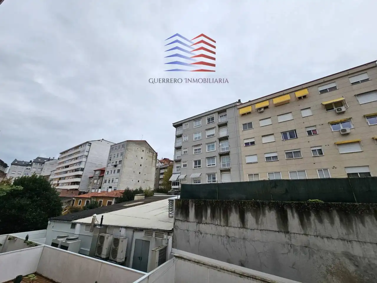 Vista exterior de Apartament de lloguer en Ourense Capital  amb Calefacció, Parquet i Moblat