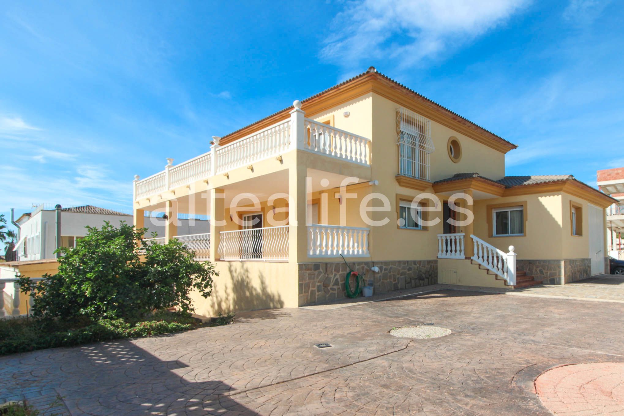Exterior view of House or chalet for sale in La Nucia  with Private garden, Terrace and Storage room