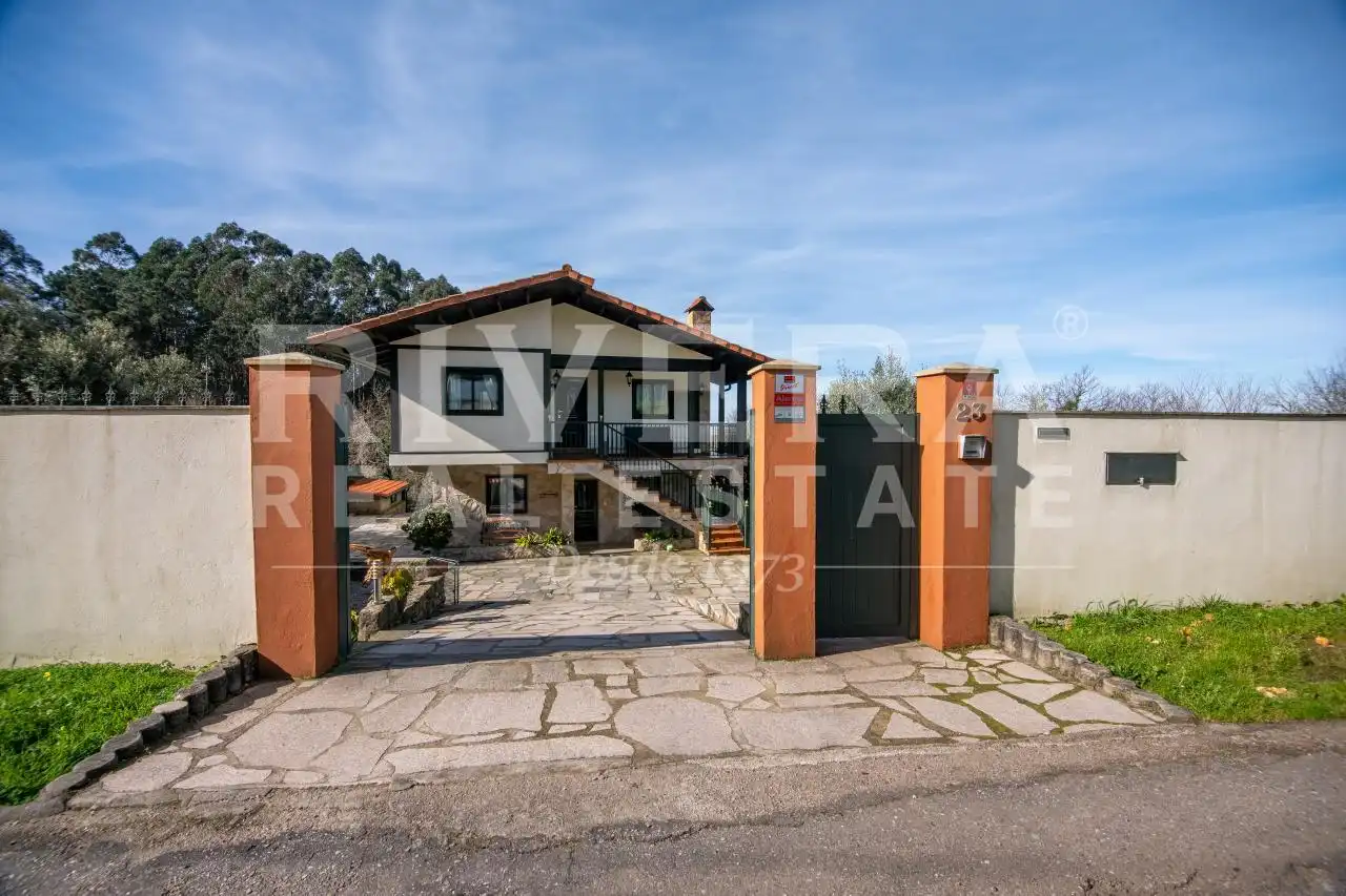 Vista exterior de Casa o xalet en venda en Redondela amb Calefacció, Jardí privat i Terrassa