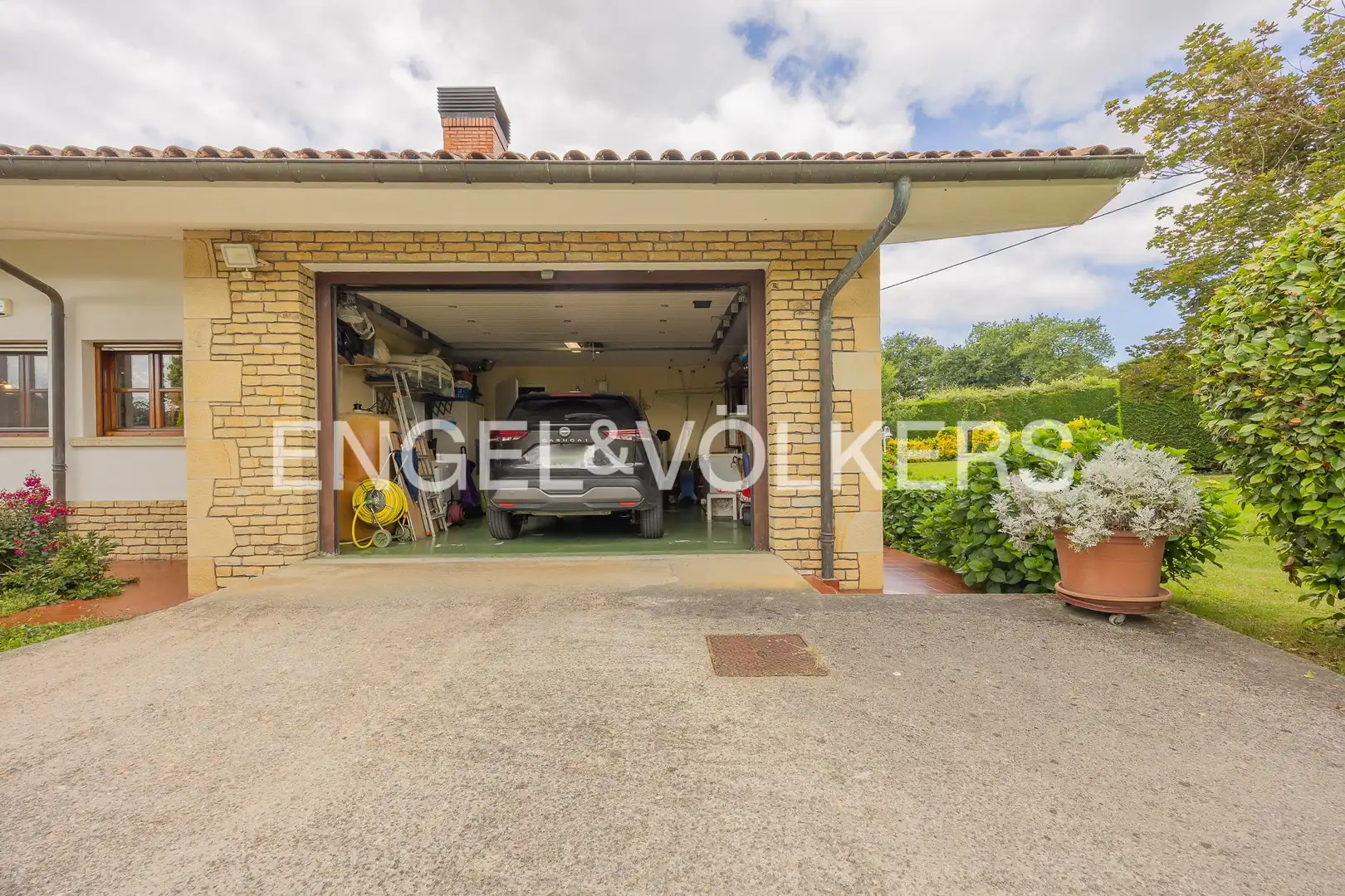 Vista exterior de Casa o chalet en venta en Loiu con Calefacción, Jardín privado y Trastero