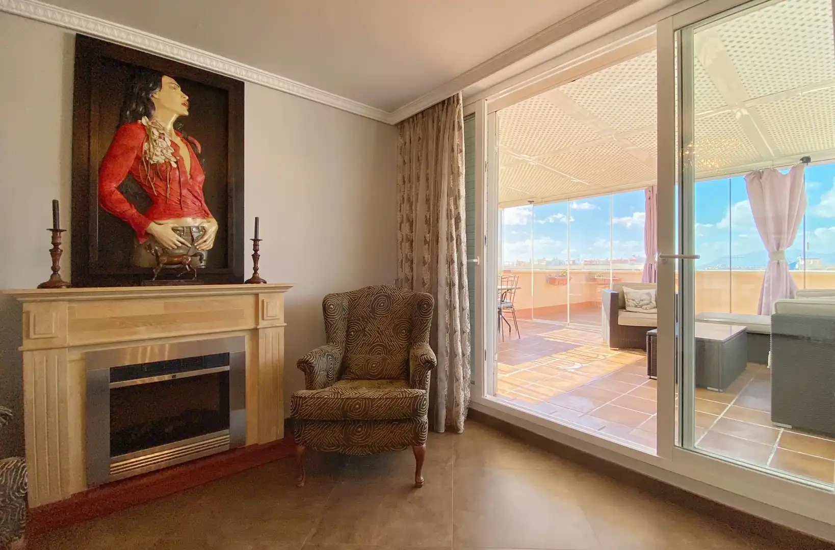 Sala d'estar de Àtic en venda en Marbella amb Aire condicionat, Terrassa i Forn