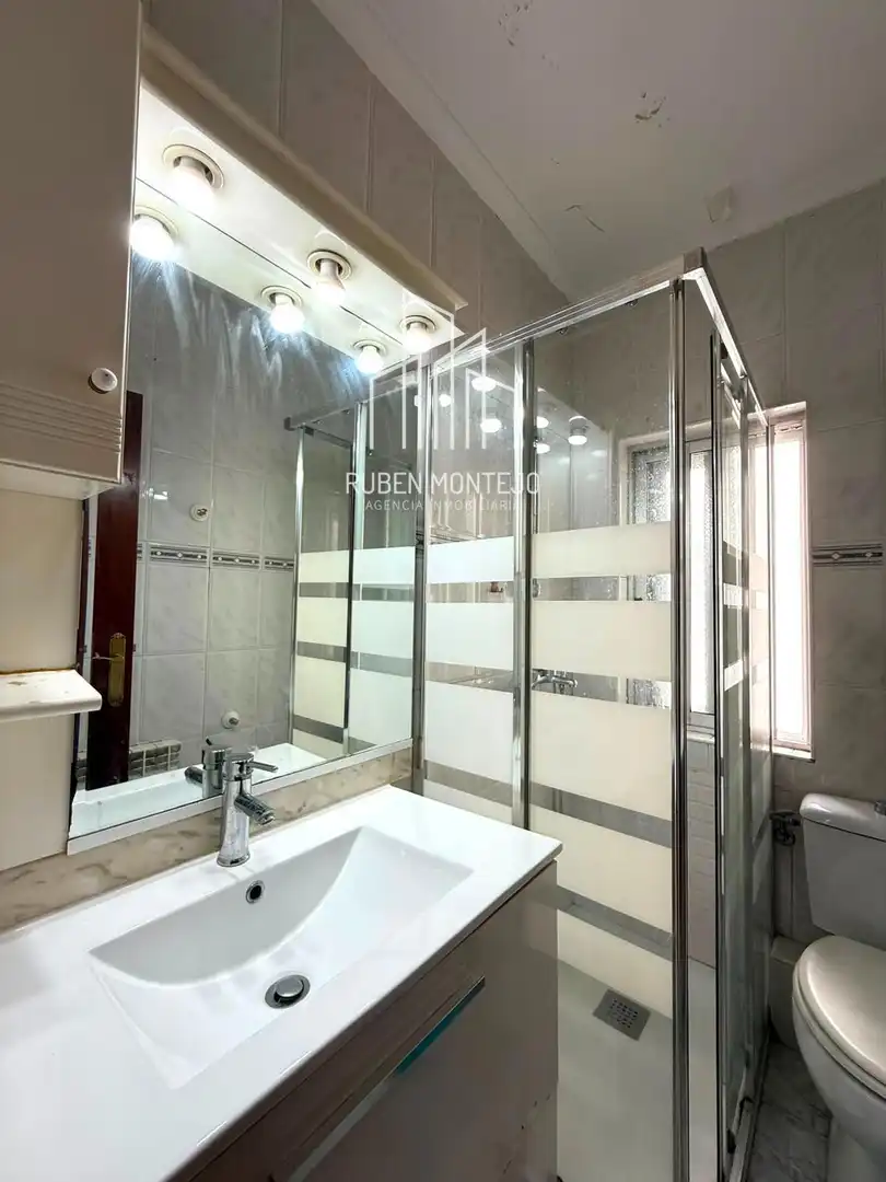 Baño de Piso de alquiler en Salamanca con Calefacción, Parquet y Terraza