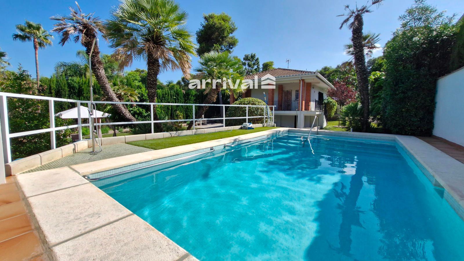 Piscina de Casa o xalet en venda en Paterna amb Aire condicionat, Jardí privat i Terrassa