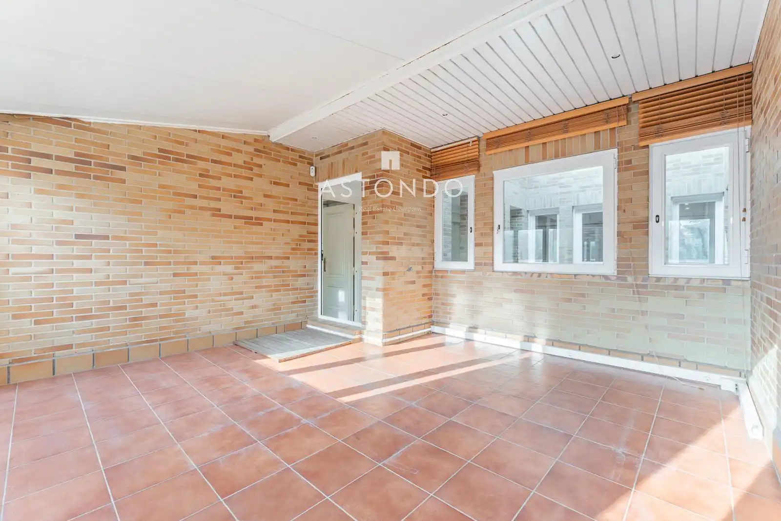 Vista exterior de Casa adosada en venta en Madrid con Aire acondicionado, Calefacción y Terraza