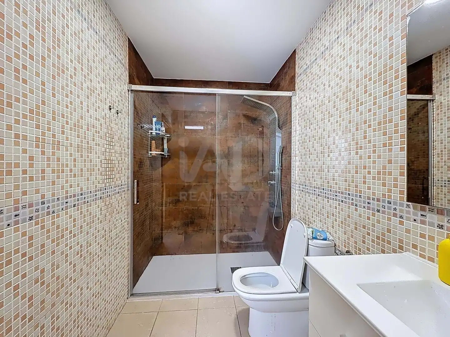 Badezimmer von Dachboden zum Verkauf in Moaña mit Heizung und Terrasse