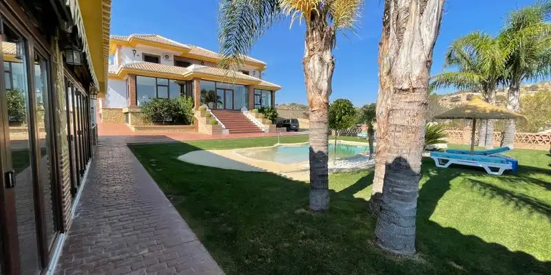 Jardí de Casa o xalet en venda en Loja amb Aire condicionat, Jardí privat i Terrassa