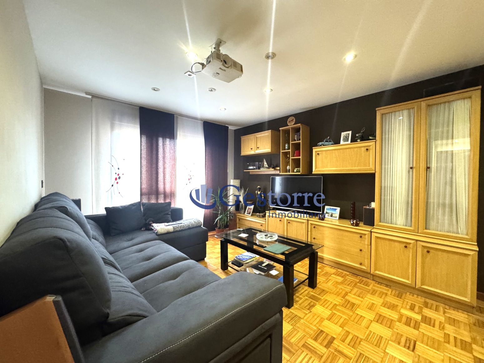 Living room of Flat for sale in Oviedo   with Heating, Parquet flooring and Furnished