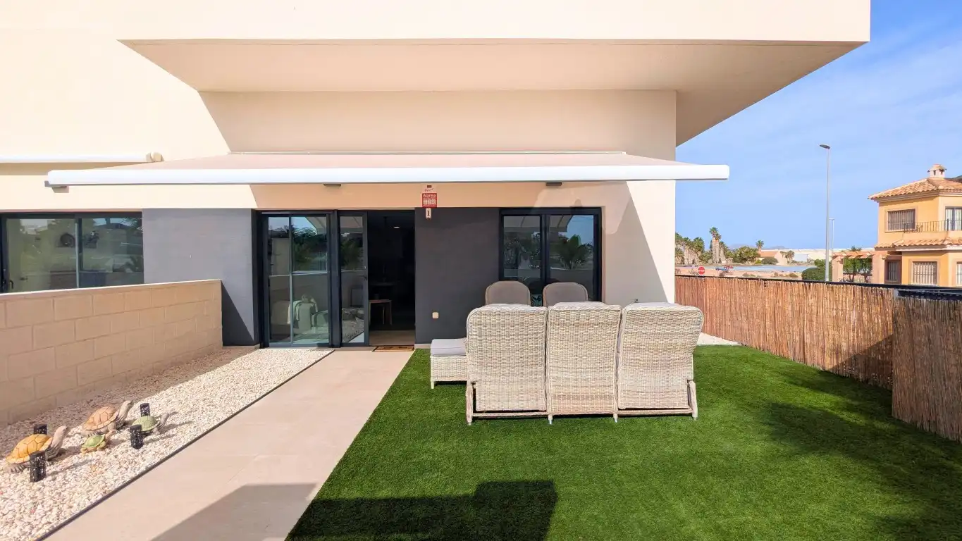 Terrassa de Planta baixa en venda en Algorfa amb Aire condicionat, Jardí privat i Terrassa