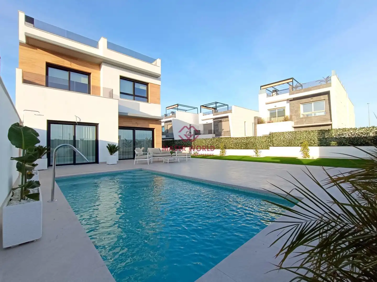 Semi-detached house with pool for sale in Benijófar