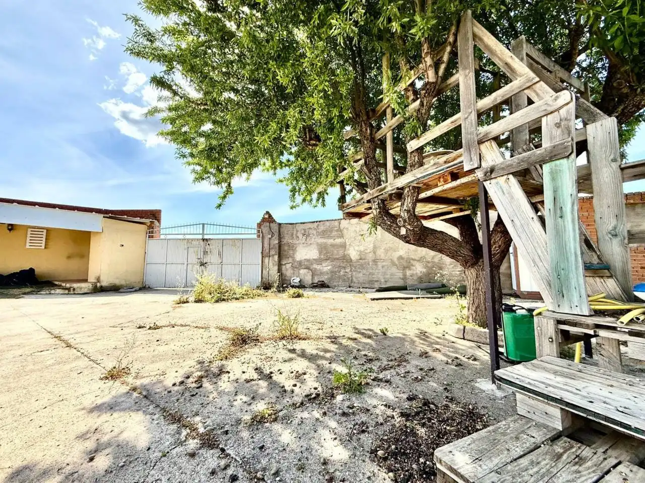 Houses for sale in Carriches  with Private garden and Swimming Pool