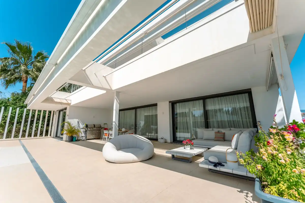 Terrassa de Casa o xalet de lloguer en Estepona amb Jardí privat, Piscina i Alarma