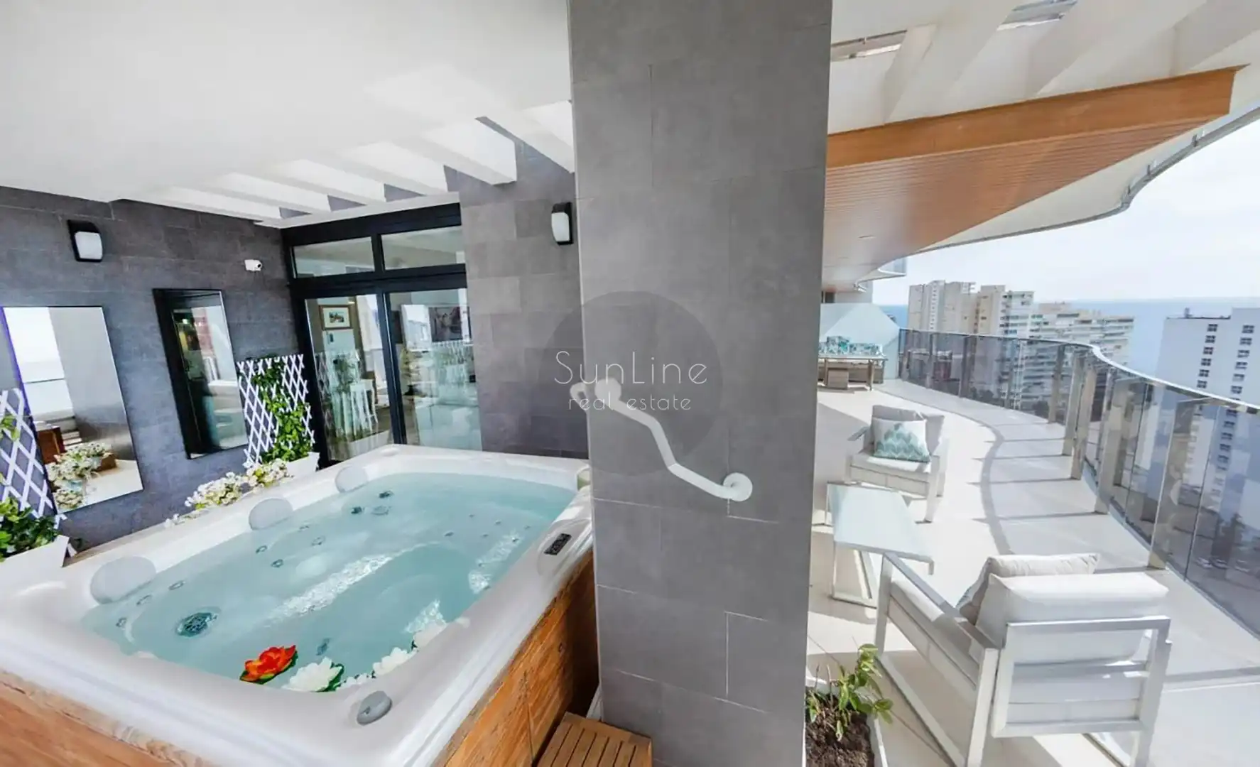 Terrasse von Wohnung zum Verkauf in Benidorm mit Möbliert, Balkon und Whirlpool
