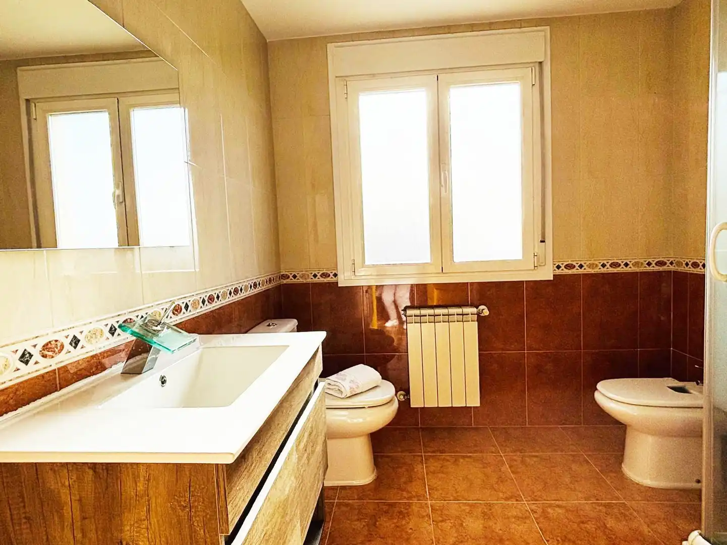 Bany de Casa o xalet en venda en Serranillos del Valle amb Aire condicionat, Calefacció i Jardí privat